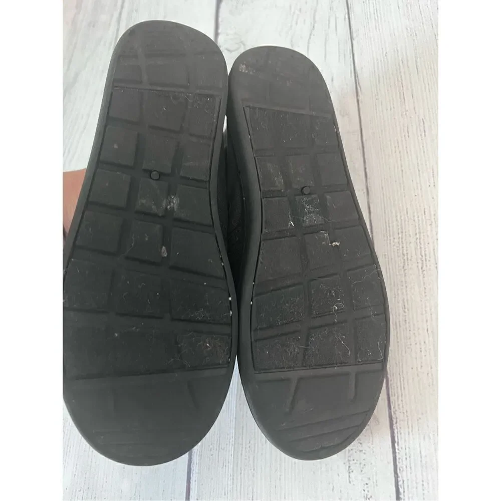 Toms Youth Black slip ons Size Y2 - 8.125”